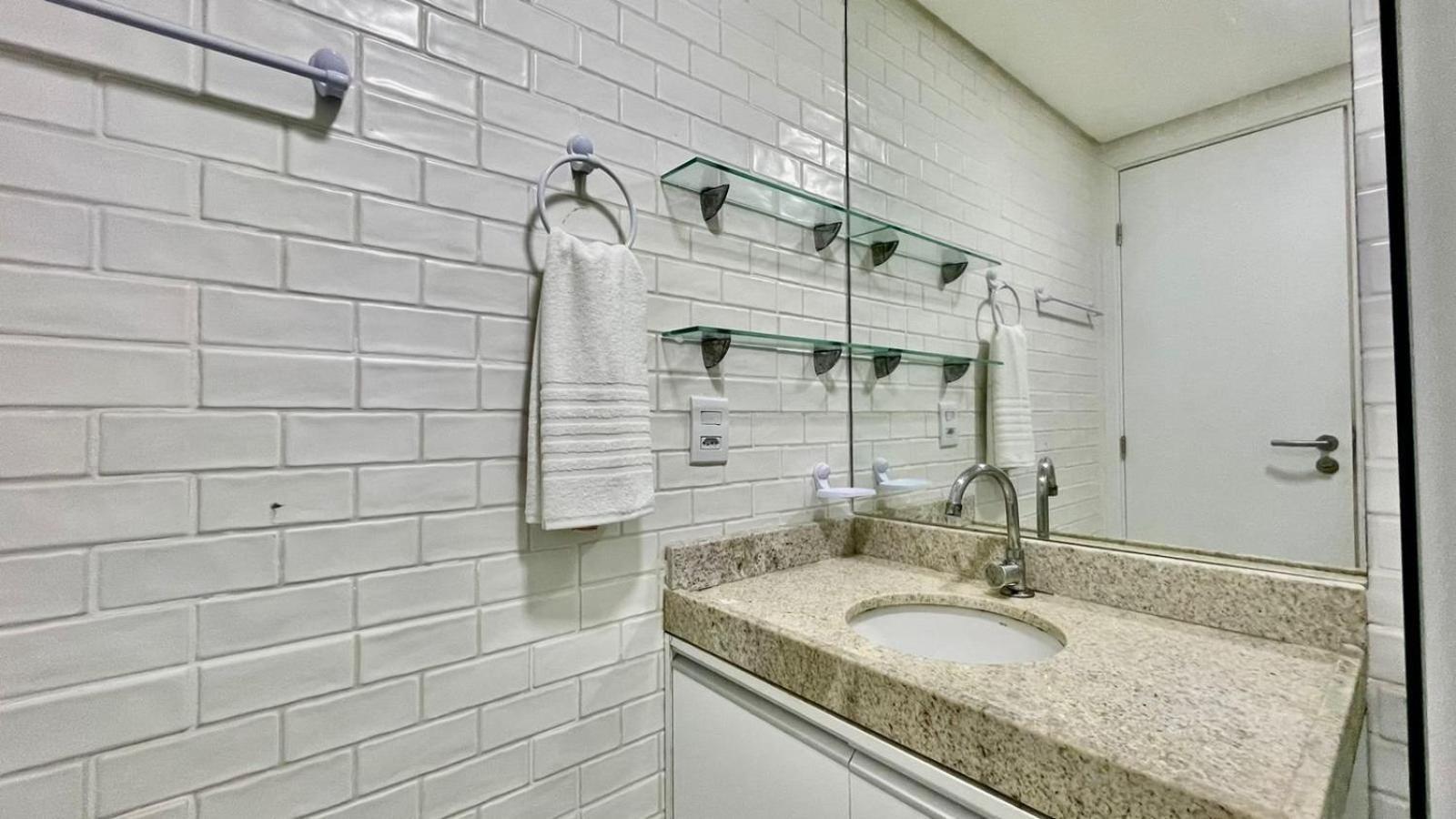 Flats A 50M Da Praia De Порту-де-Галиньяш Экстерьер фото